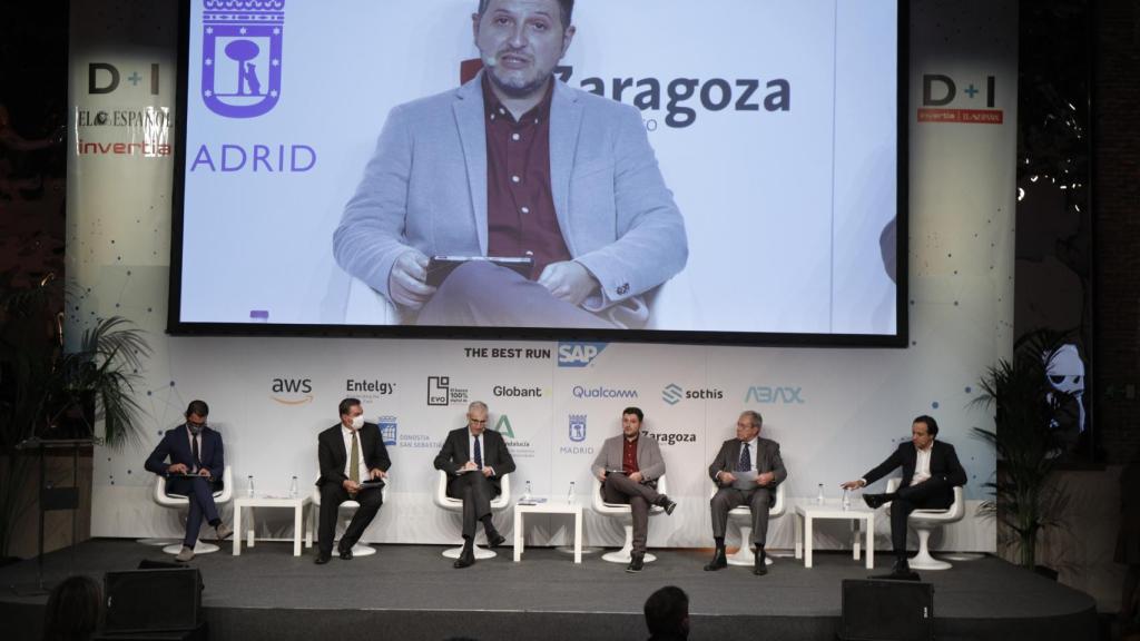 Jose Antonio Sánchez, viceconsejero de Administración Local y Digitalización de la Comunidad de Madrid, Rogelio Velasco Pérez, consejero de Trasformación Económica, Industria, Conocimiento y Universidades de Andalucía,  Francisco Conde López, vicepresidente segundo y consejero de Economía, Empresa e Innovación de Galicia  Miquel Company i Pons, consejero de Fondos Europeos, Universidad y Cultura de Baleares y  Luis Ureta, Country General Manager de Globant