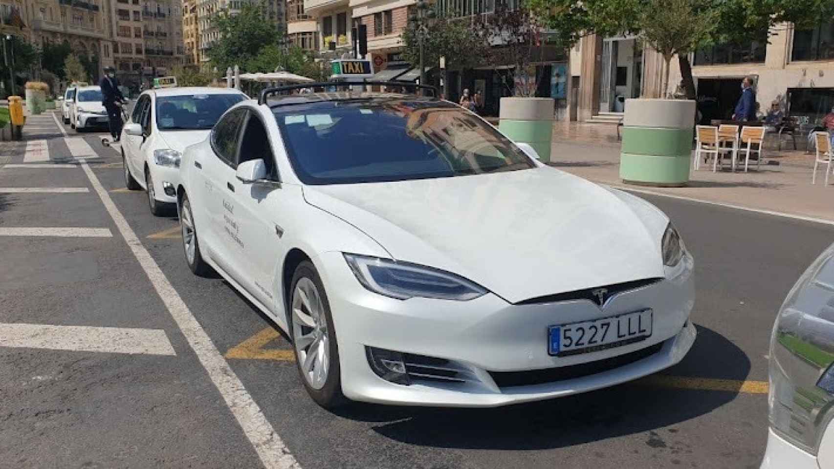 Un taxi Tesla en Valencia.