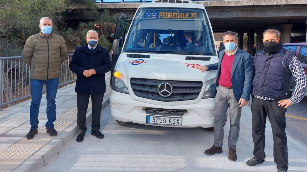 Una imagen frente al autobús de la línea 29.