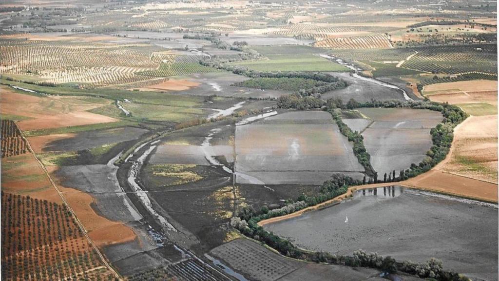 Río Guadiamar contaminado tras el desastre de Aznalcóllar en 1998.