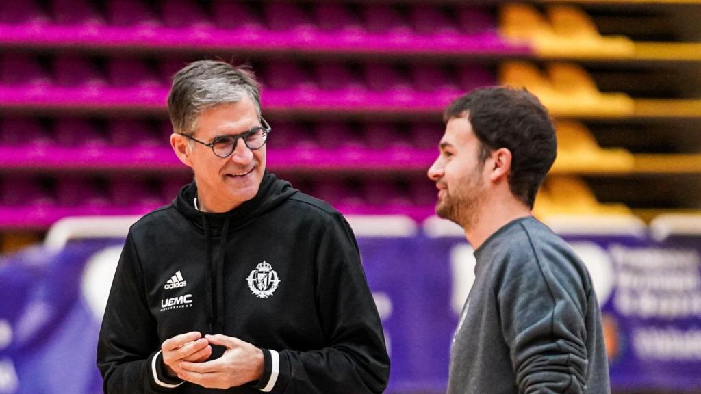 Roberto González durante un entrenamiento del equipo