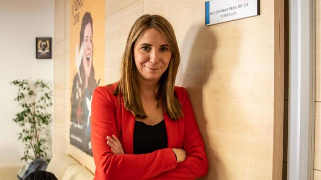 Mar Espinar, portavoz del PSOE en el Ayuntamiento de Madrid, en la puerta de su despacho.