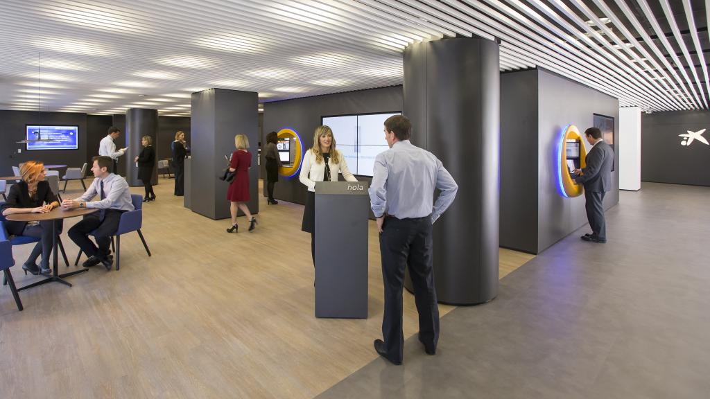 Apertura de la oficina Store de CaixaBank en Iturrama (Navarra).