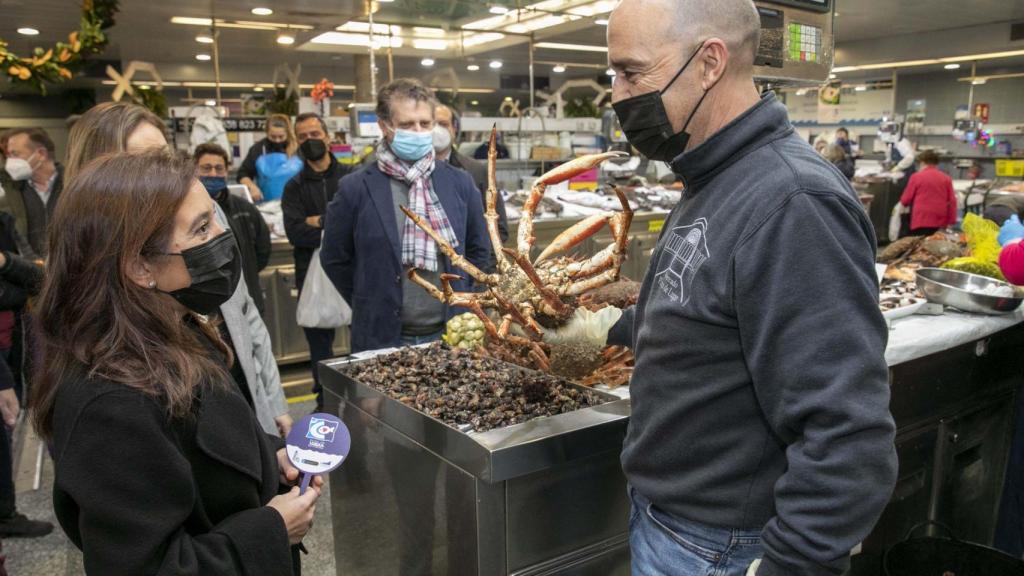 Inés Rey presenta el sello Peixe da Lonxa da Coruña para impulsar el producto local