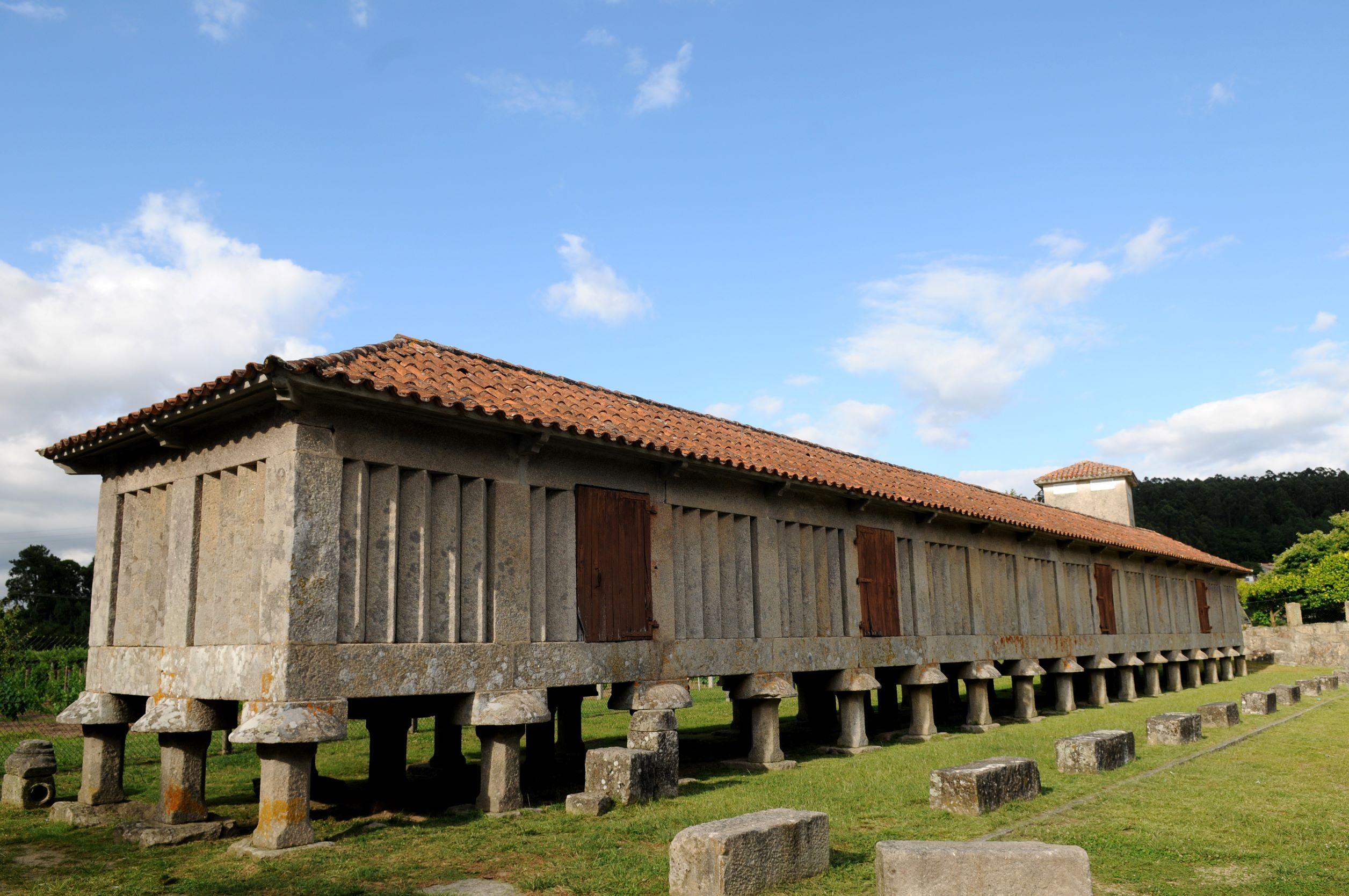 Hórreo del Monasterio de Poio (Fuente: Turismo Rías Baixas)