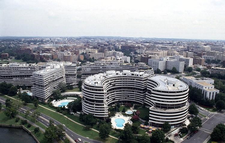 Complejo Watergate. https://www.plataformaarquitectura.cl/