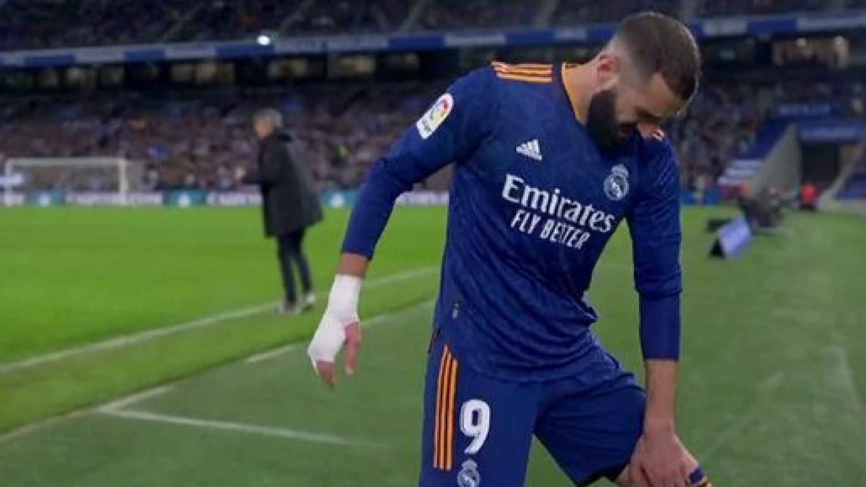 Karim Benzema muestra a Carlo Ancelotti donde le duele