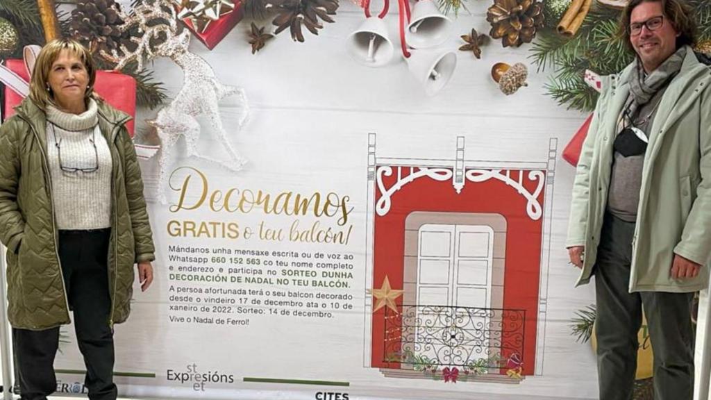 Sortean la iluminación y decoración navideña de un balcón en Ferrol