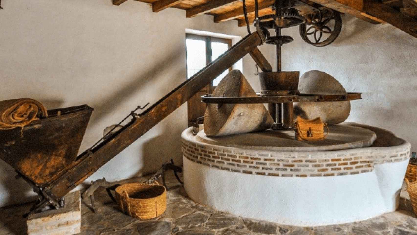 Muchas almazaras conservan maquinaria antigua que se puede visitar