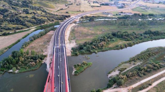 Circunvalación Sur de Talavera a su paso por el río Tajo. (Foto: JCCM)