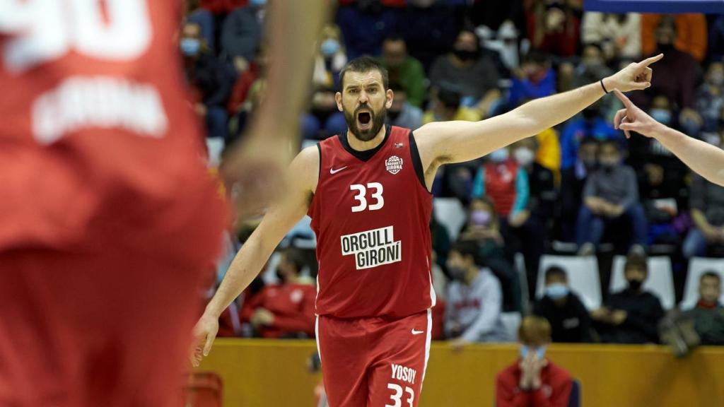 Marc Gasol dando indicaciones durante el partido del Basquet Girona