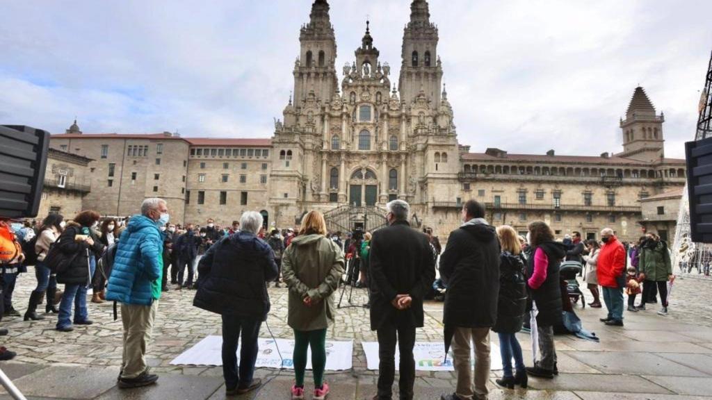 Los jóvenes en su llegada a la Plaza del Obradoiro