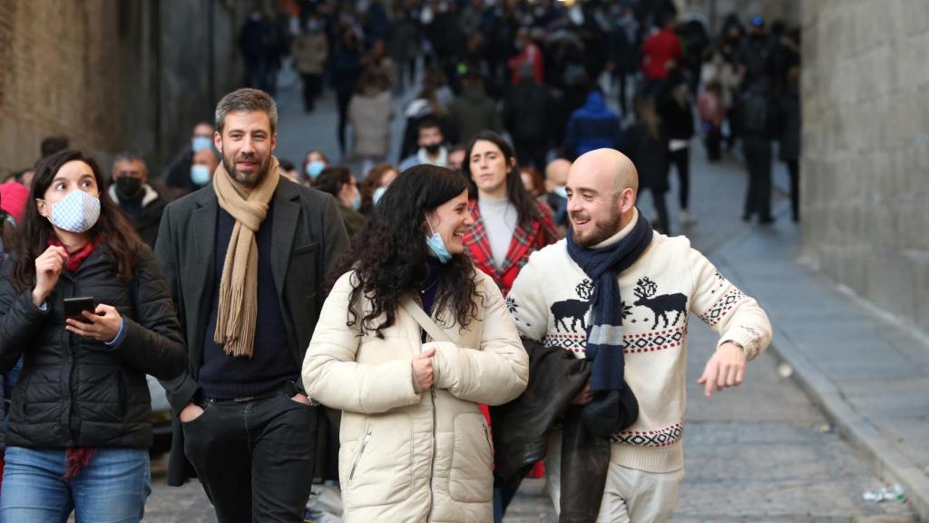 El buen tiempo ha ayudado a llenar las calles de Toledo este puente