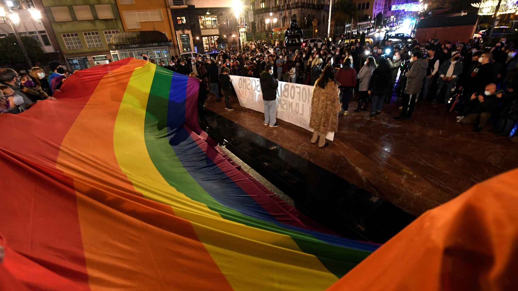 Manifestación contra la agresión homófoba en Oviedo.