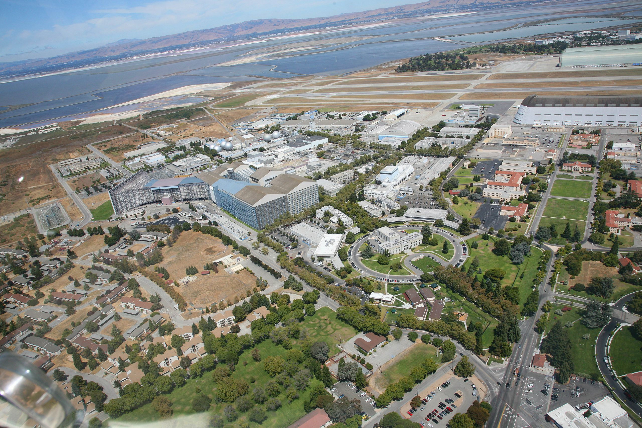 El centro Ames de la NASA, situado en las proximidades de la bahía de San Francisco. Foto: Wikipedia