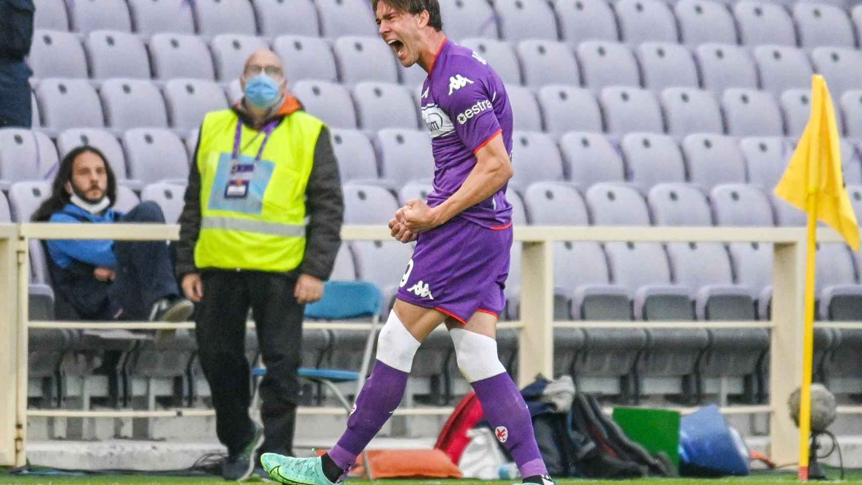 Dusan Vlahovic celebra un gol con la ACF Fiorentina