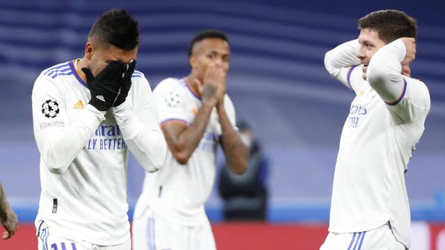 Casemiro, Luka Jovic y Eder Militao se lamentan por una ocasión fallada