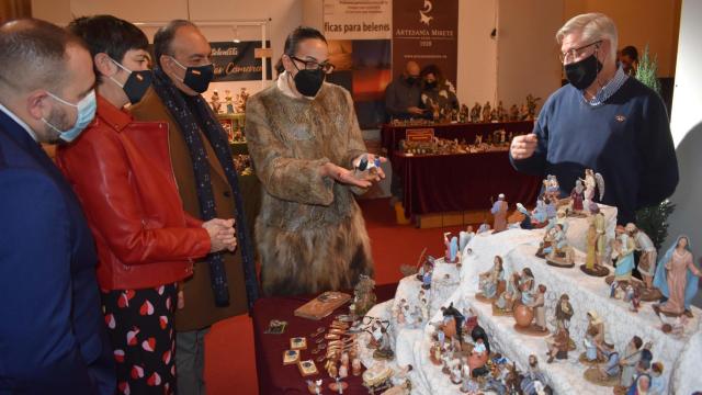 Un total de 14 artesanos del Belén se dan cita en la feria que alberga hasta el miércoles el Casino de Ciudad Real