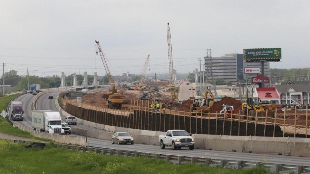 Obras de ampliación de una autopista en Estados Unidos