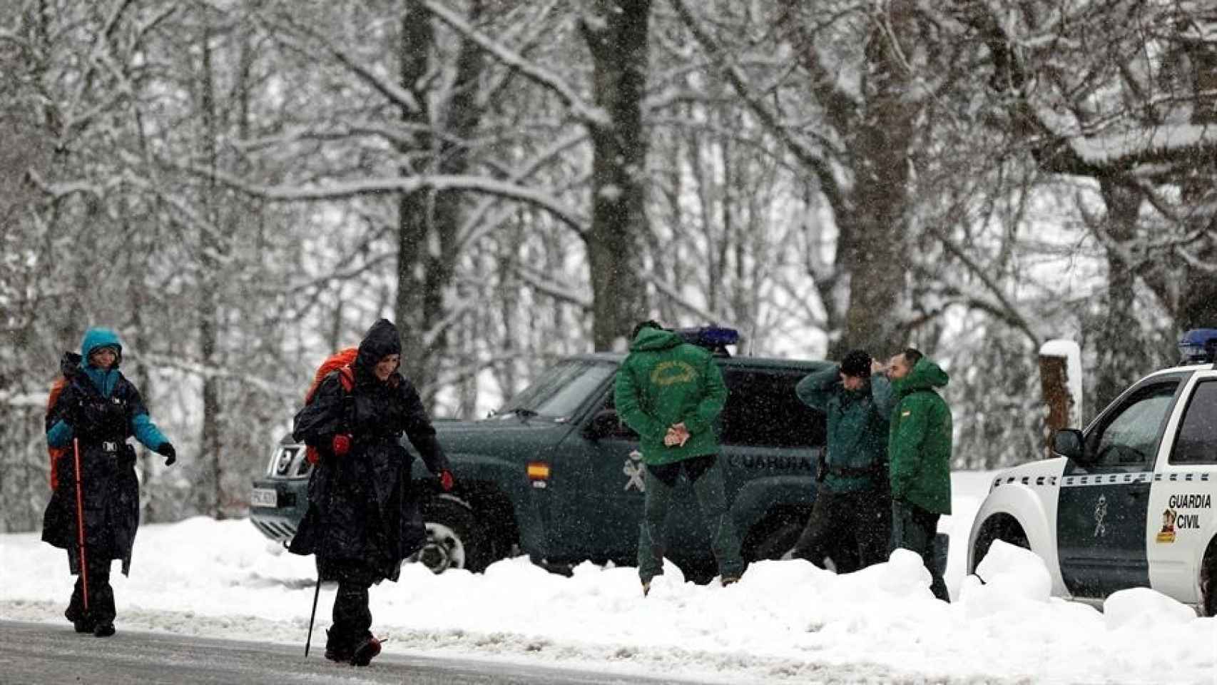 Carreteras de la Comunidad Foral de Navarra con los agentes de la Guardia Civil de Tráfico preparados para ayudar por el temporal de nieve.
