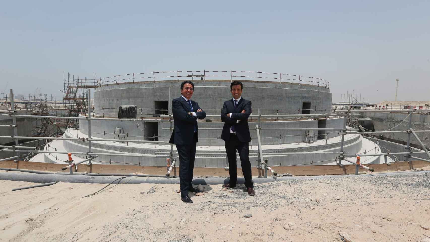 Santiago y Micael Calatrava en las obras de la Crek Harbour Tower.