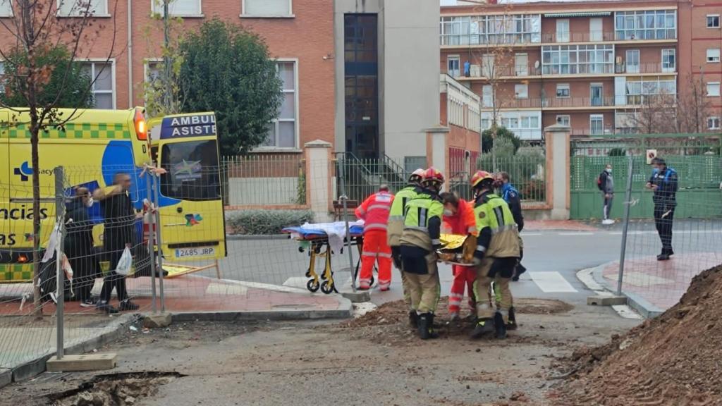 Traslado del herido a la ambulancia