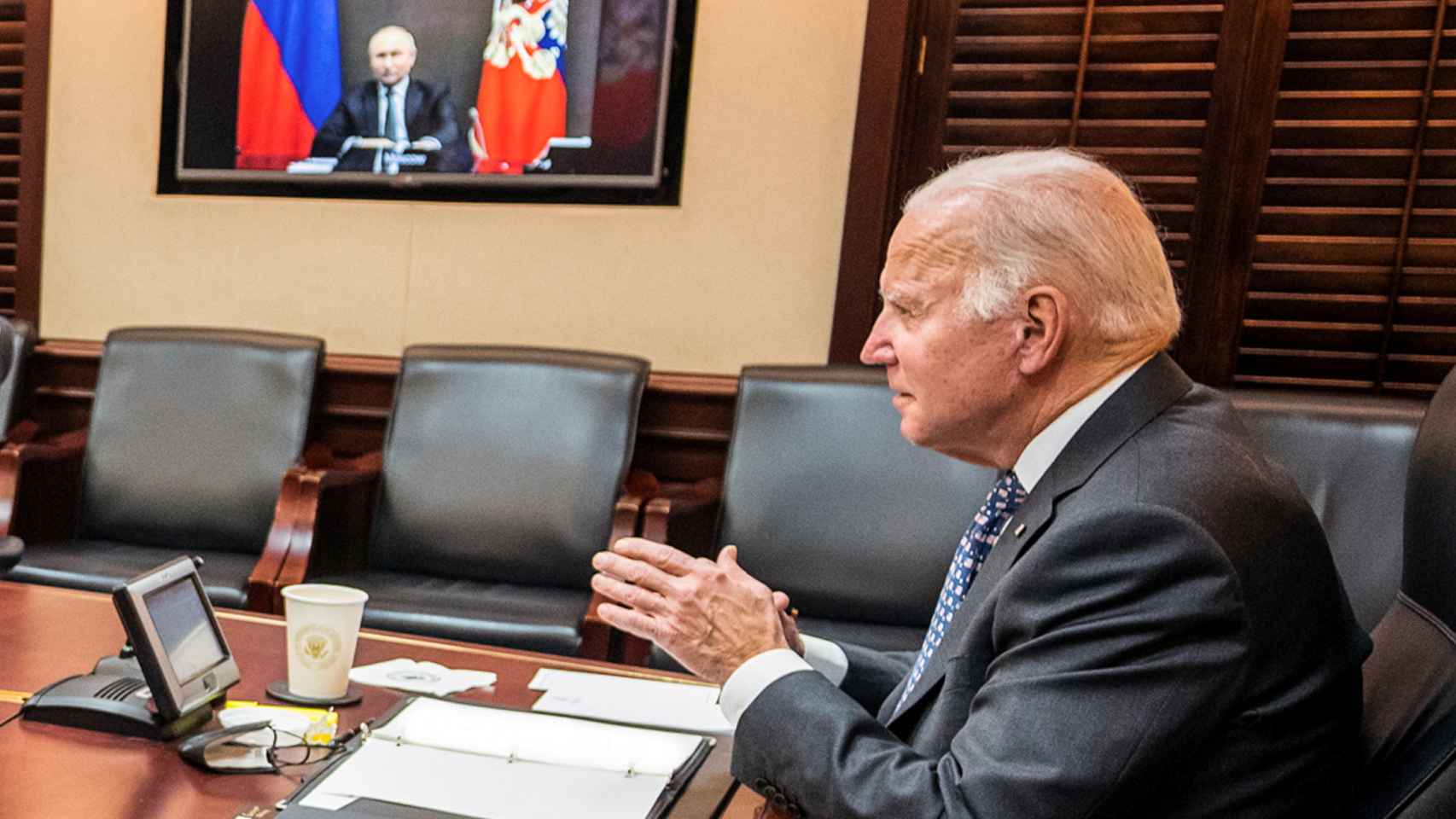El presidente de Estados Unidos, Joe Biden, durante la cumbre virtual que ha mantenido con su homólogo ruso, Vladimir Putin.