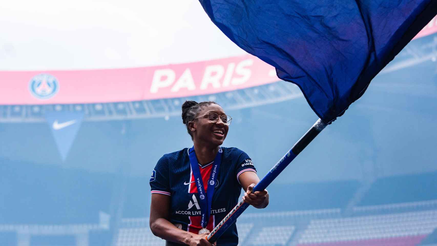 Kadidiatou Diani, celebrando el título de liga del PSG de la 2020/2021.