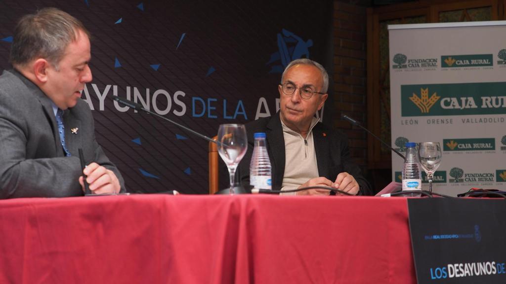 Alejandro Blanco junto al presentador del acto, Iñigo Torres