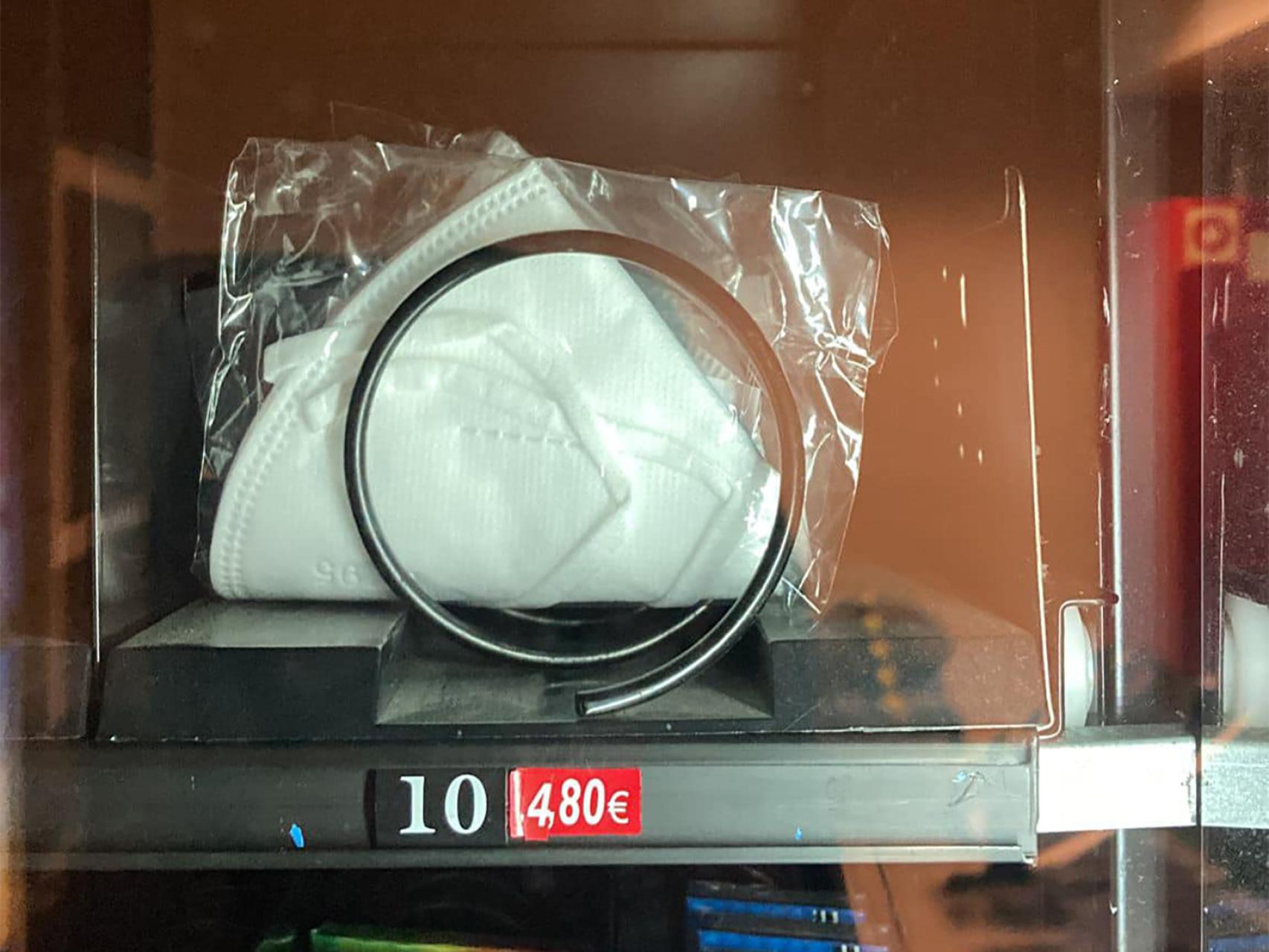 Mascarilla no homologada en el Virgen de la Concha