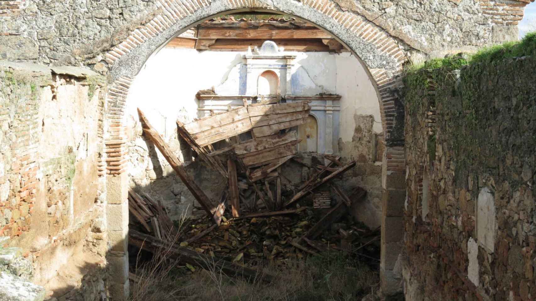 Encienden las alarmas por el estado ruinoso de una ermita en Lagartera (Toledo)