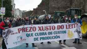 Tractorada convocada por Agromuralla en Lugo para exigir mejor precio de la leche.