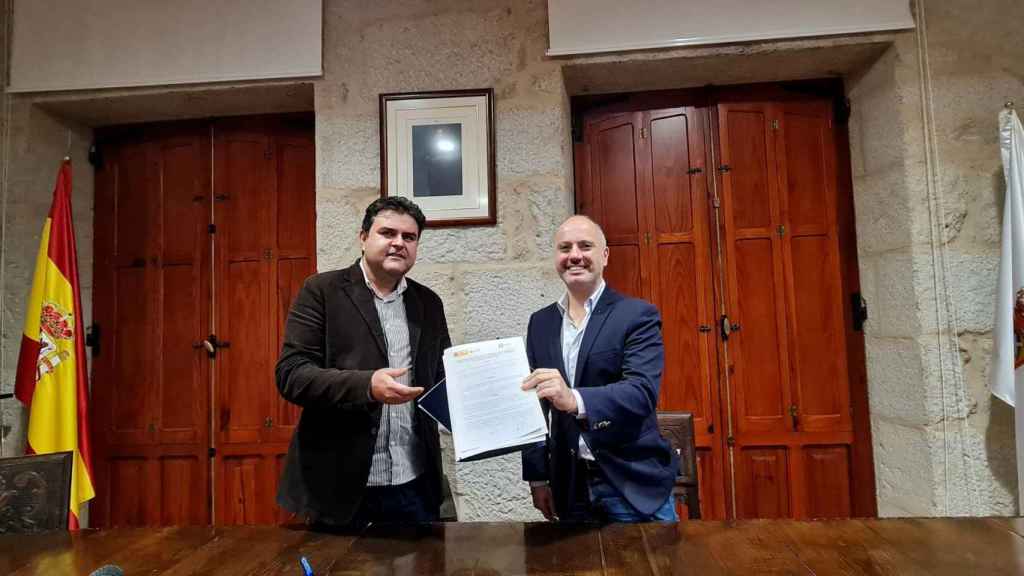 David Regades junto al concejal de Urbanismo y Promoción Económica de Poio, Gregorio L. Agís