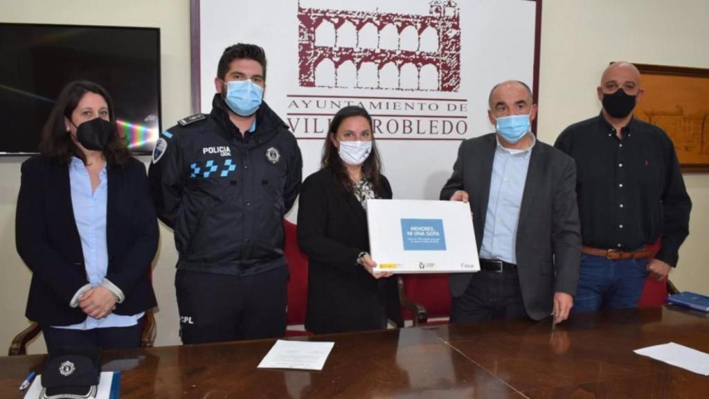 Firma del acuerdo entre el ayuntamiento de Villarrobledo y Espirituosos España.