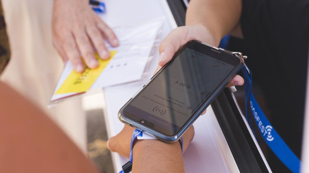 La tecnología de Casfid permite, entre otras acciones, el pago 'cashless' y el control de aforos en tiempo real.