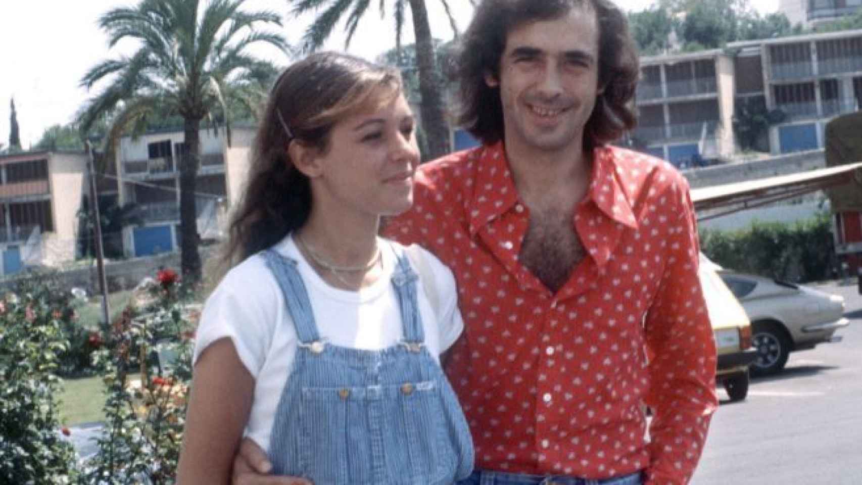 Serrat junto a su mujer, Candela Tiffón, en los años 70.