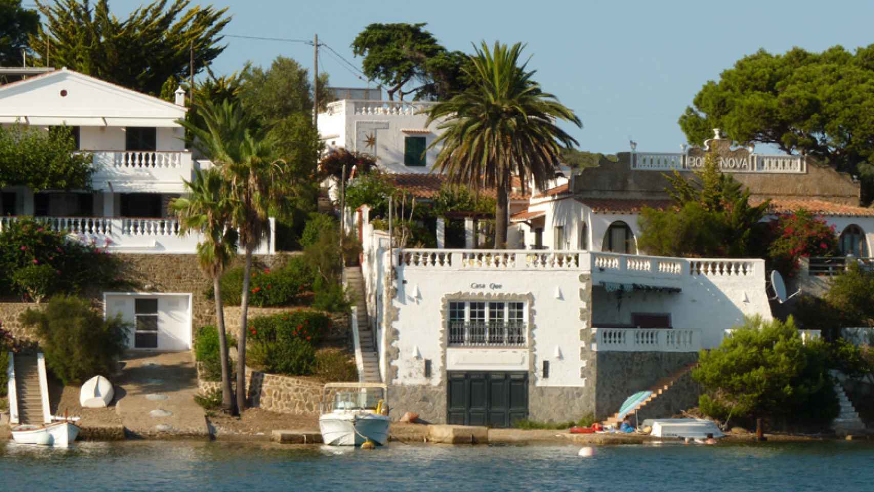 Barrio de s'Altra Banda, en el Puerto de Mahón, donde Serrat tiene dos casas.