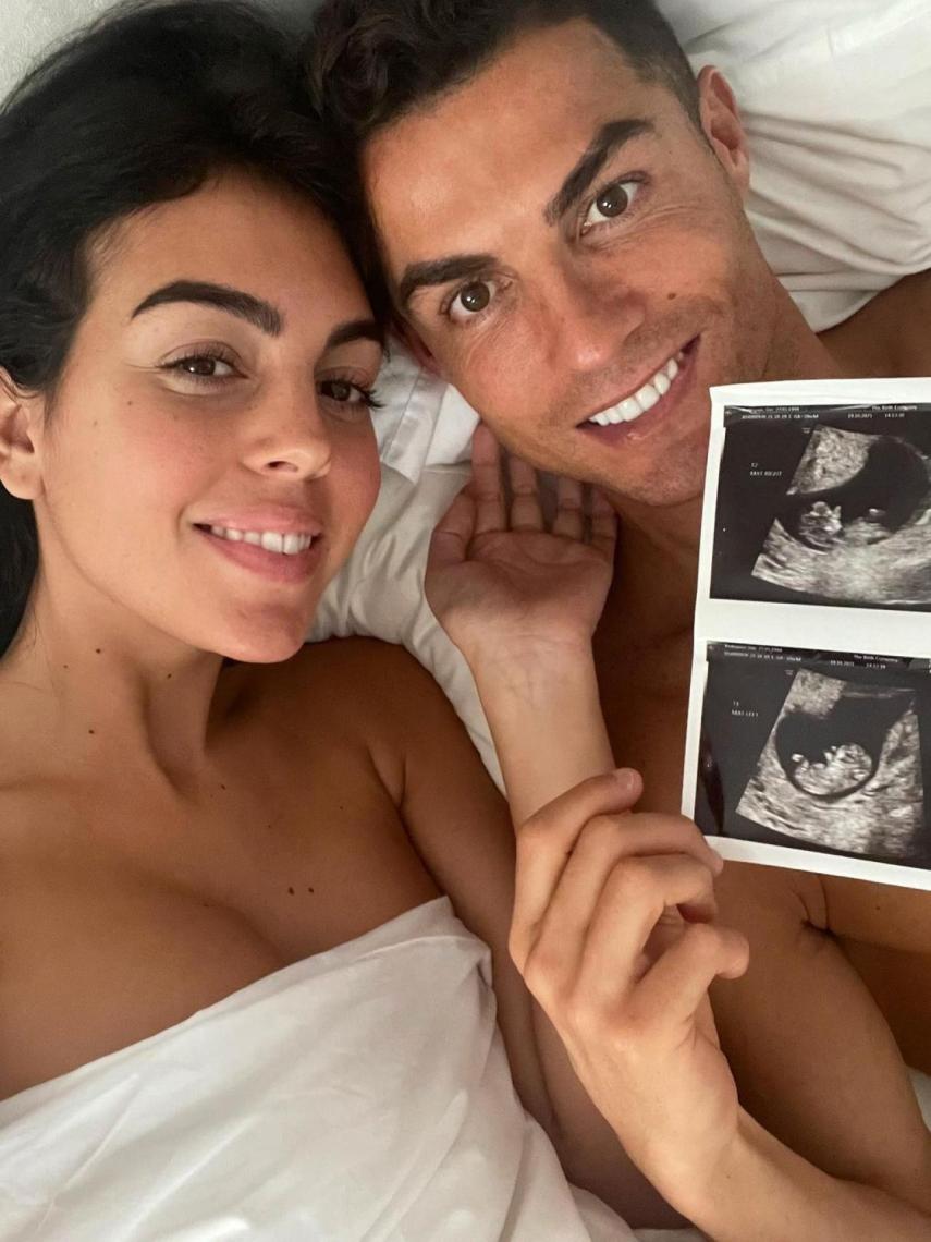 Georgina Rodríguez y Cristiano Ronaldo presumen de las ecografías de sus gemelos.