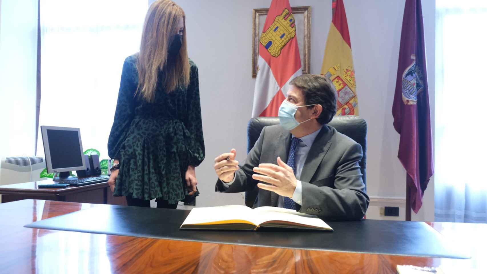 Mañueco con la alcaldesa de Miranda, Aitana Hernando