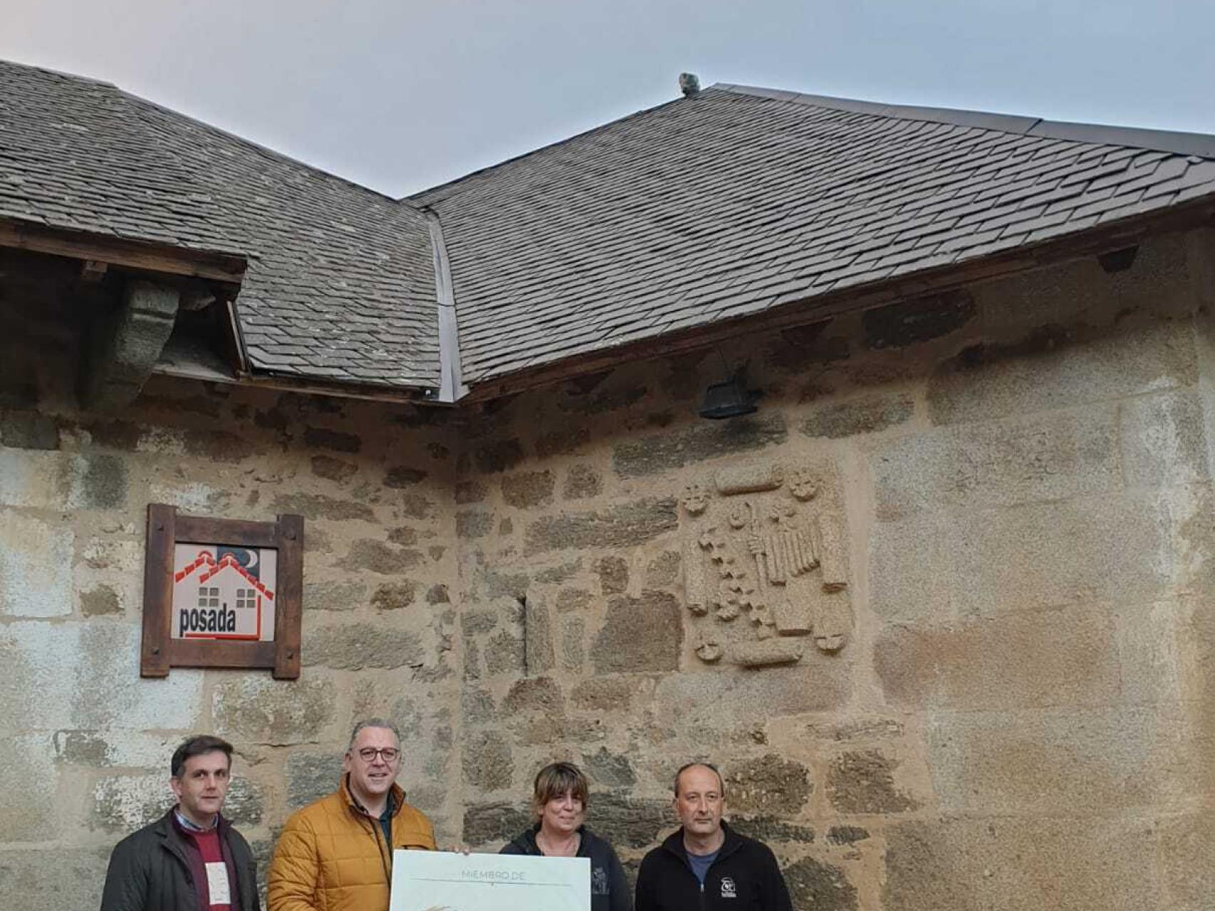 Entrega del distintivo a los propietarios