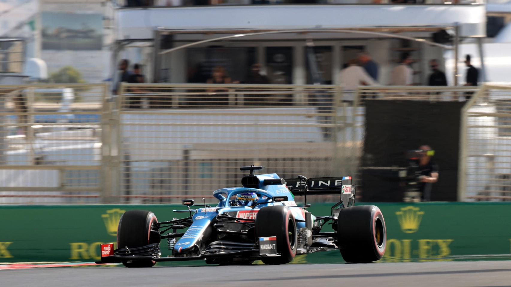 Fernando Alonso, en los entrenamientos del Gran Premio de Abu Dabi 2021