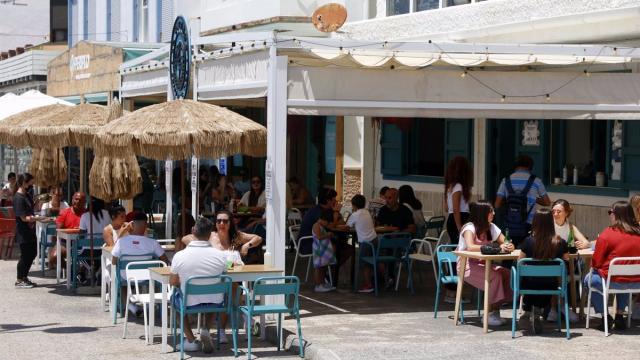 Terraza de un bar en el paseo de Pedregalejo, en Málaga capital.