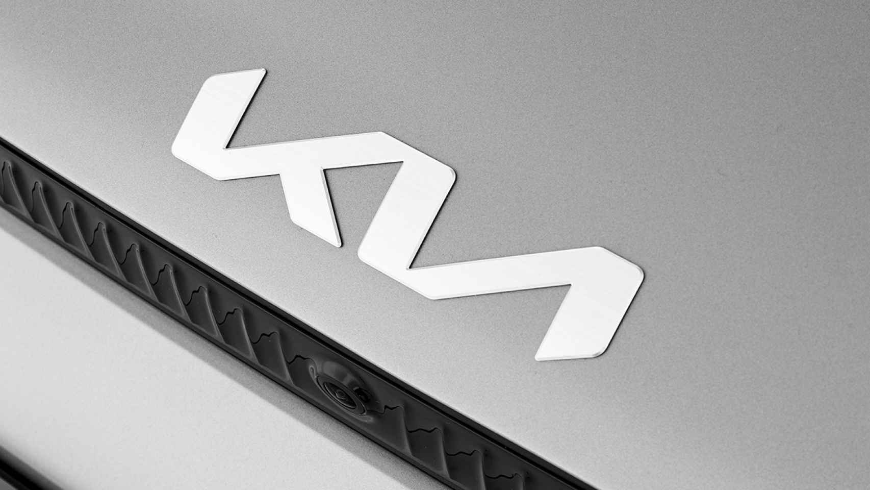 Kia estrena emblema con el nuevo EV6.