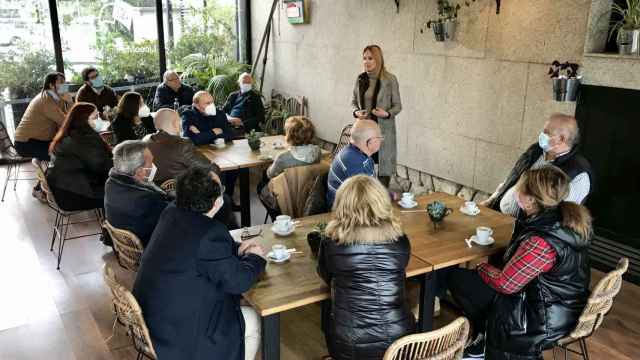 Reunión de Marta Fernández-Tapias con los militantes de Bouzas