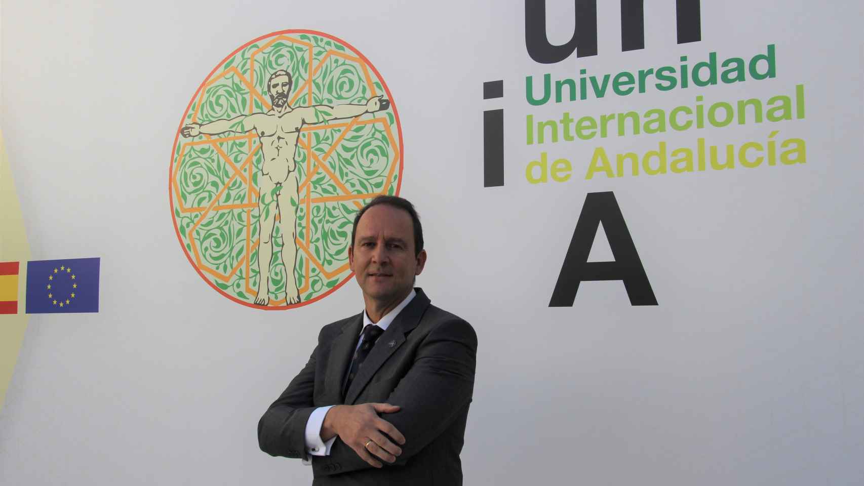 El rector de la UNIA en la sede de Sevilla.
