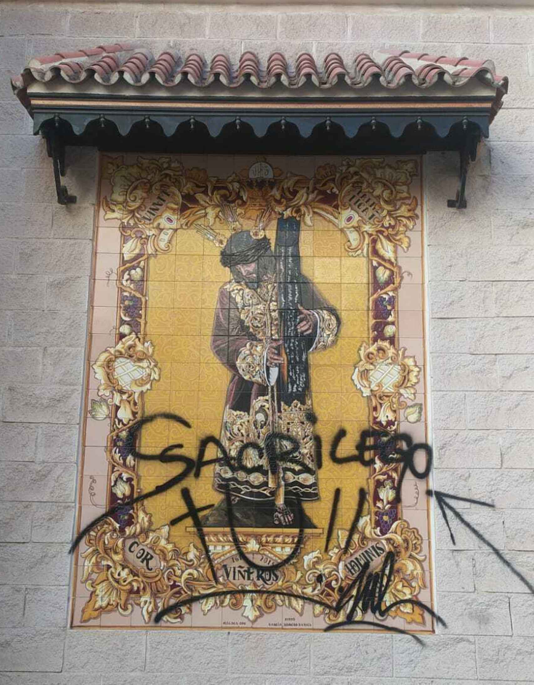 Grafiti en el azulejo de la plaza de Viñeros.
