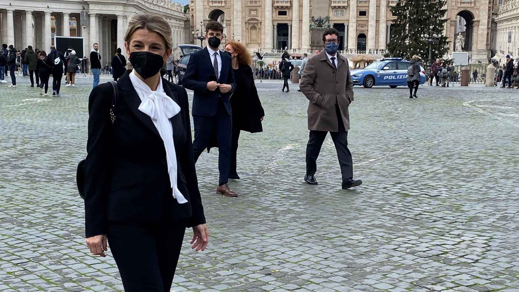 Yolanda Díaz a su llegada al Vaticano.