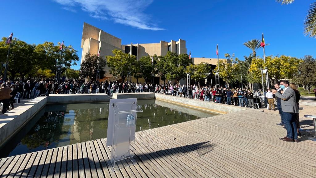 Inicio del acto en el campus alicantino.