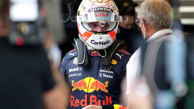 Max Verstappen con el mono de Red Bull