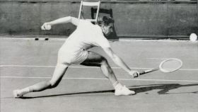 Manolo Santana, en la Copa Davis.